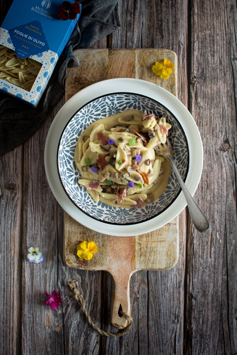 Foglie di ulivo con zabaione al parmigiano, cardoncelli e pancetta croccante - Ricette Molino Bongermino